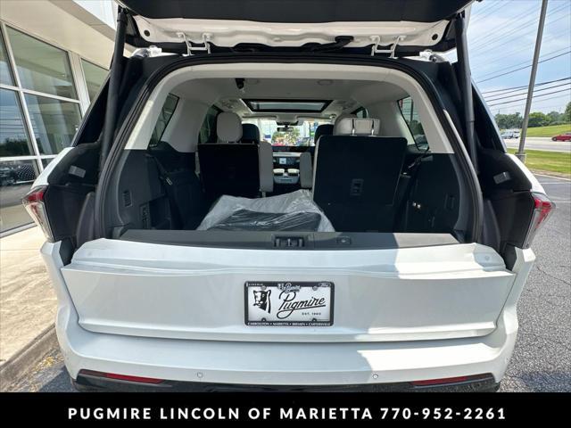 new 2025 Lincoln Navigator car, priced at $103,185