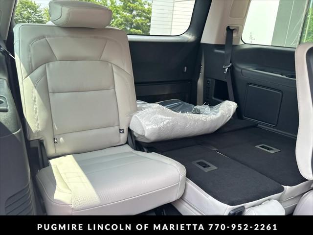 new 2025 Lincoln Navigator car, priced at $103,185