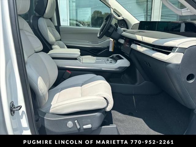 new 2025 Lincoln Navigator car, priced at $103,185