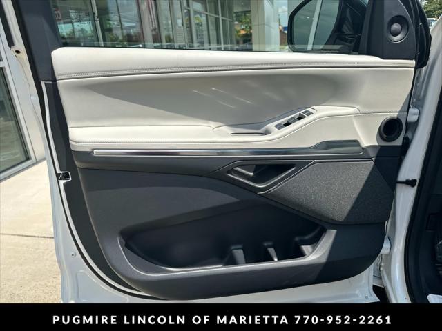 new 2025 Lincoln Navigator car, priced at $103,185