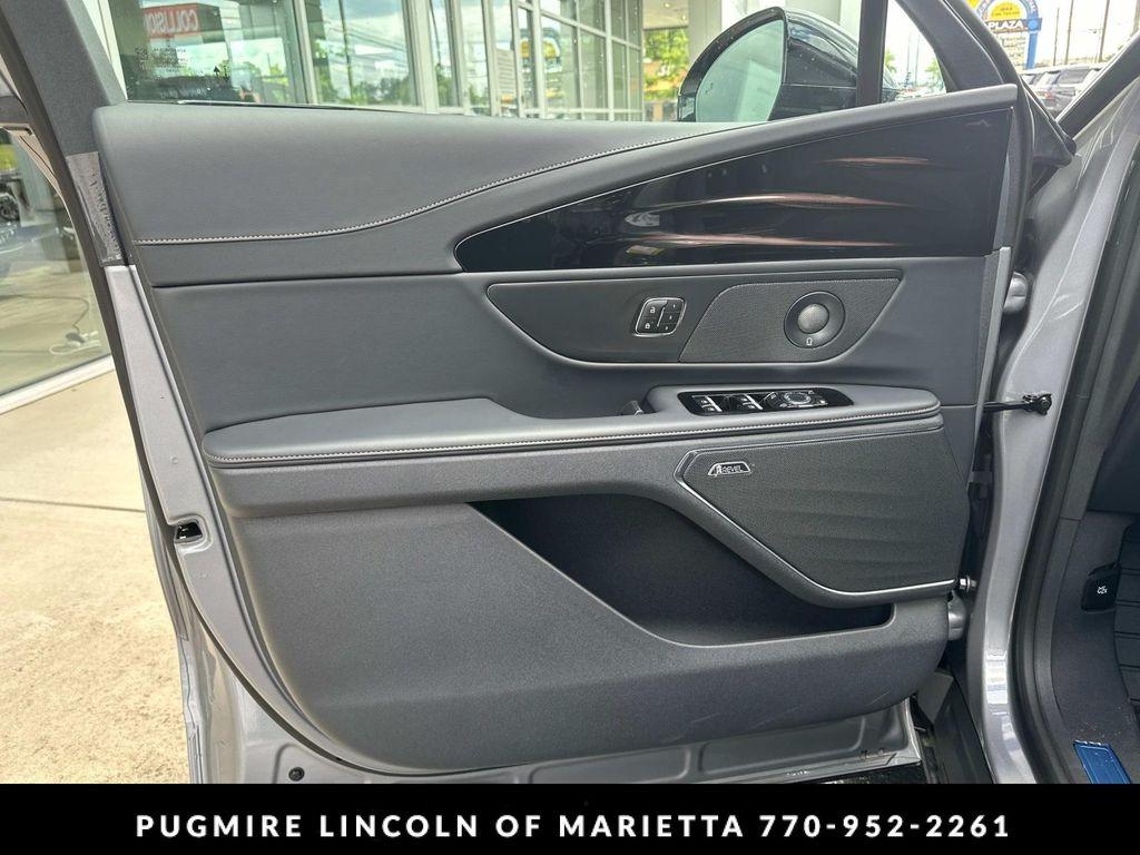 new 2025 Lincoln Nautilus car, priced at $68,564