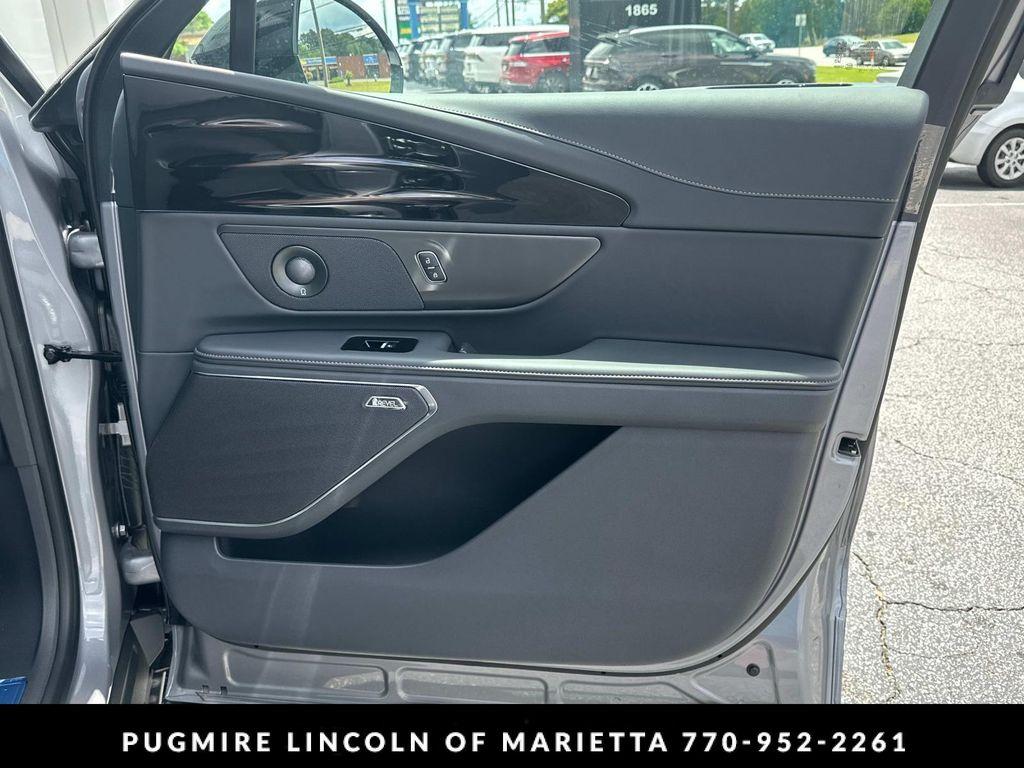 new 2025 Lincoln Nautilus car, priced at $68,564