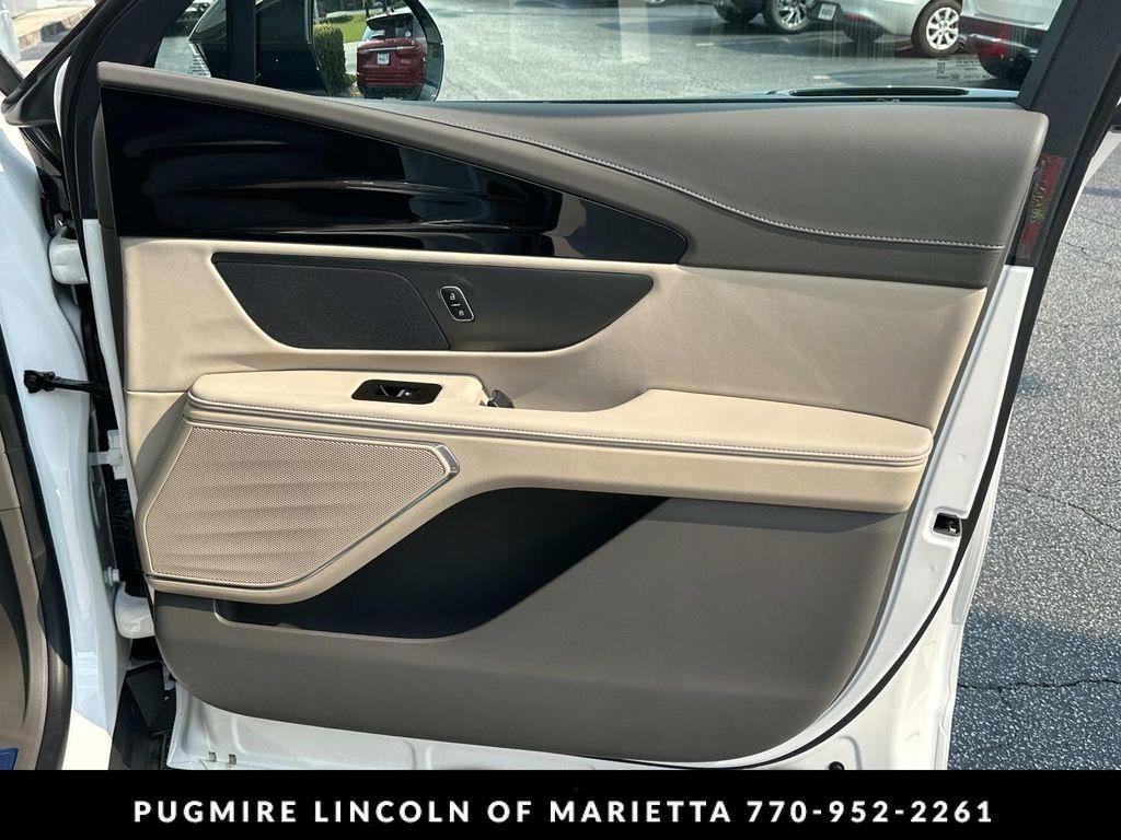 new 2025 Lincoln Nautilus car, priced at $53,266