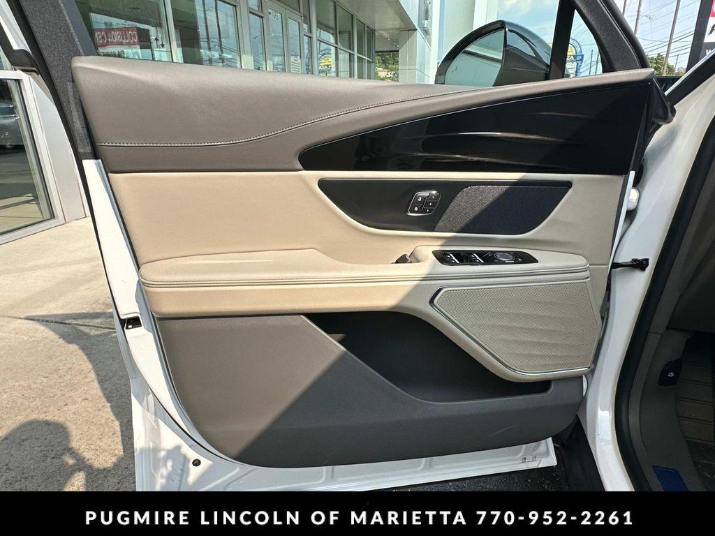 new 2025 Lincoln Nautilus car, priced at $53,266
