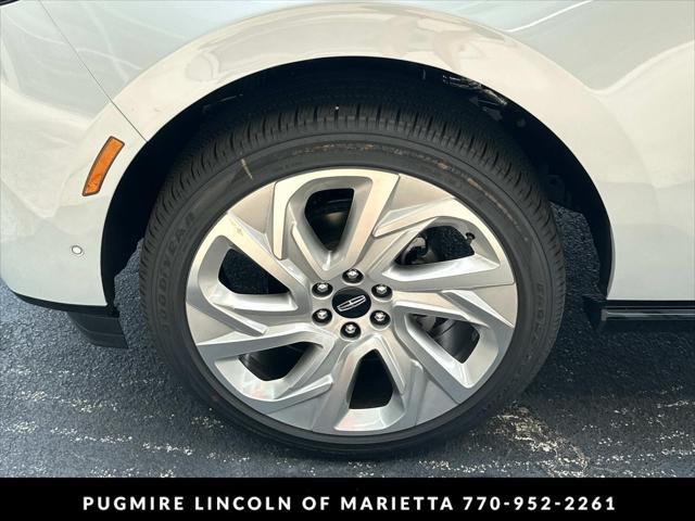 new 2025 Lincoln Navigator car, priced at $125,325