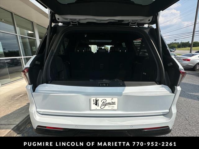 new 2025 Lincoln Navigator car, priced at $125,325