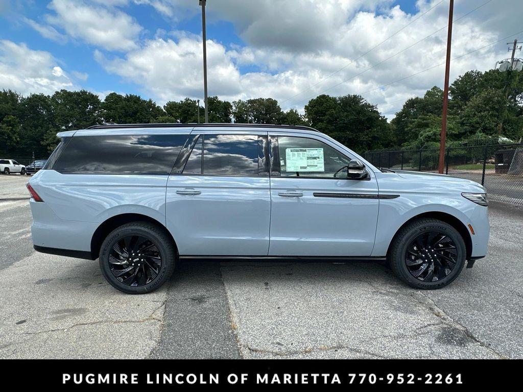 new 2025 Lincoln Navigator car, priced at $109,430
