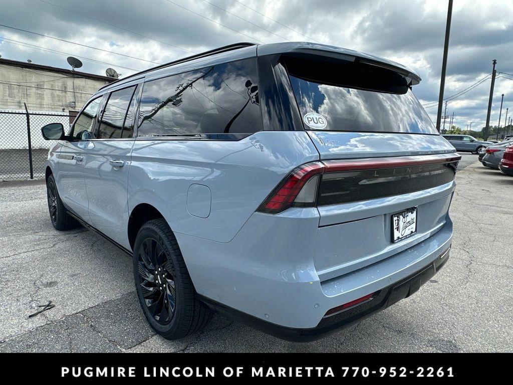 new 2025 Lincoln Navigator car, priced at $109,430