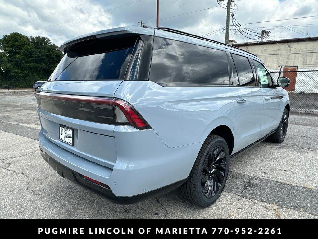 new 2025 Lincoln Navigator car, priced at $109,430