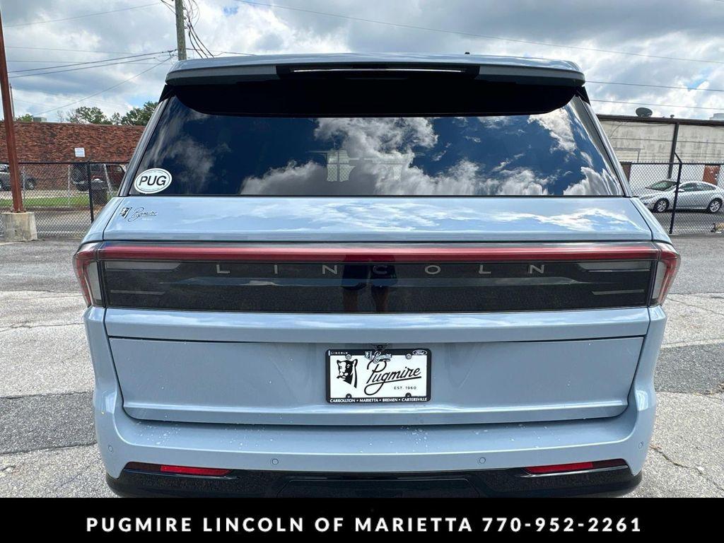 new 2025 Lincoln Navigator car, priced at $109,430