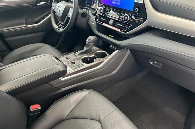 new 2025 Toyota Highlander Hybrid car, priced at $56,753