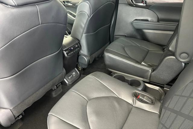new 2025 Toyota Highlander Hybrid car, priced at $56,753