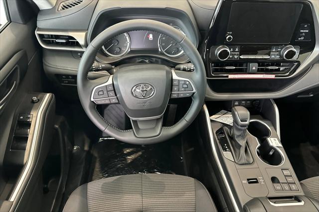 new 2025 Toyota Highlander car, priced at $42,428