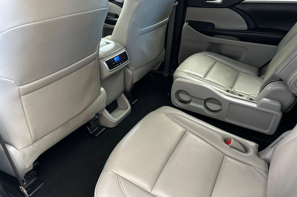 used 2019 Toyota Highlander car, priced at $27,777