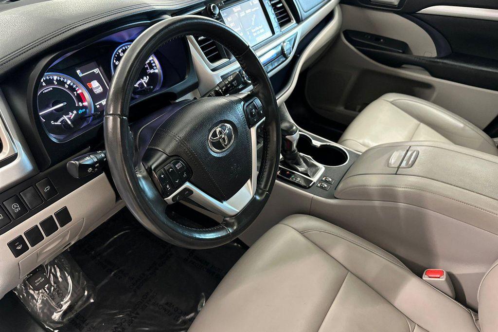 used 2019 Toyota Highlander car, priced at $27,777