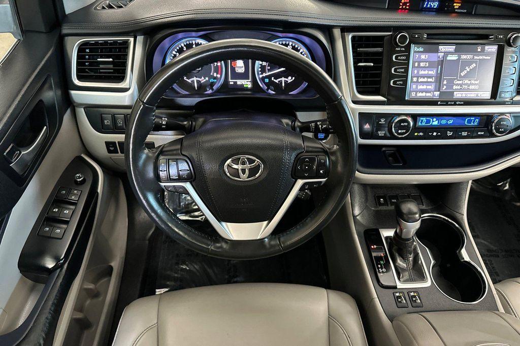 used 2019 Toyota Highlander car, priced at $27,777