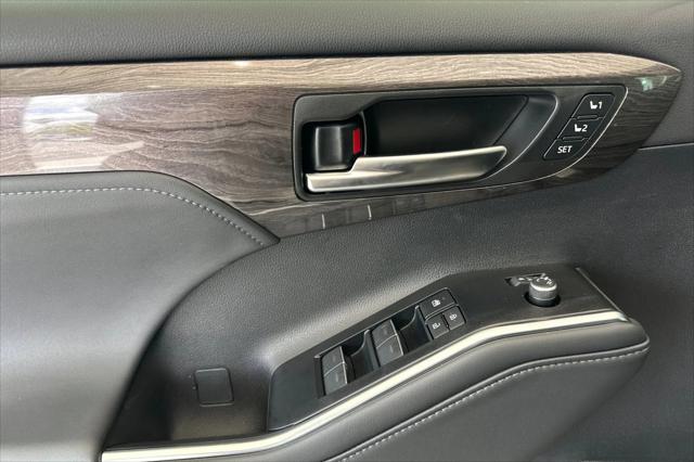 new 2025 Toyota Highlander Hybrid car, priced at $56,753
