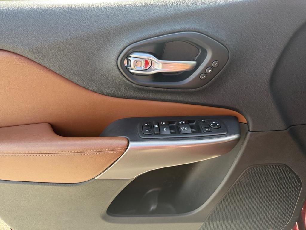 used 2019 Jeep Cherokee car, priced at $20,909