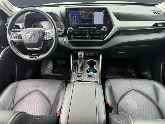 used 2022 Toyota Highlander car, priced at $43,599