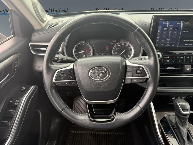 used 2022 Toyota Highlander car, priced at $43,599