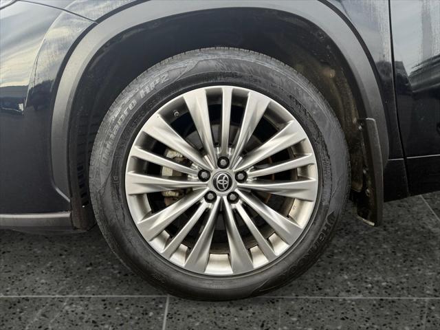 used 2022 Toyota Highlander car, priced at $43,599