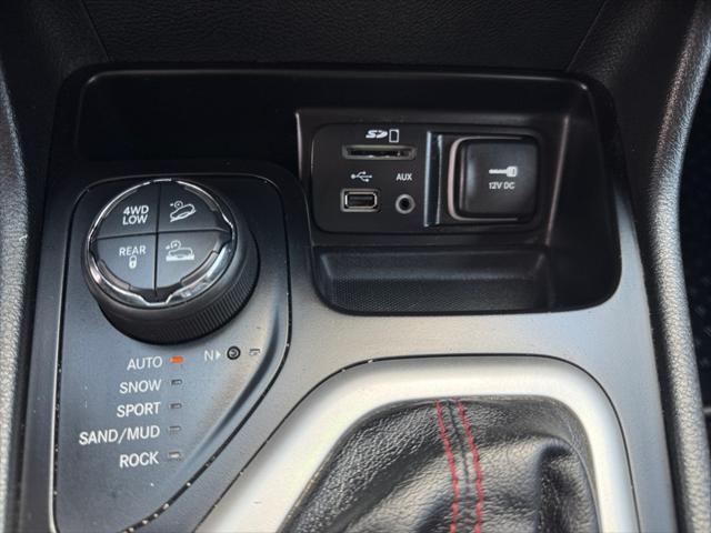 used 2015 Jeep Cherokee car, priced at $10,327