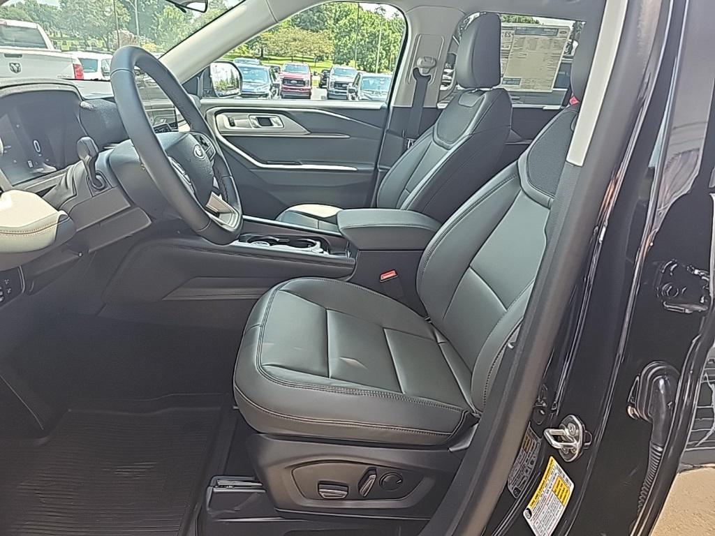 new 2025 Ford Explorer car, priced at $43,531