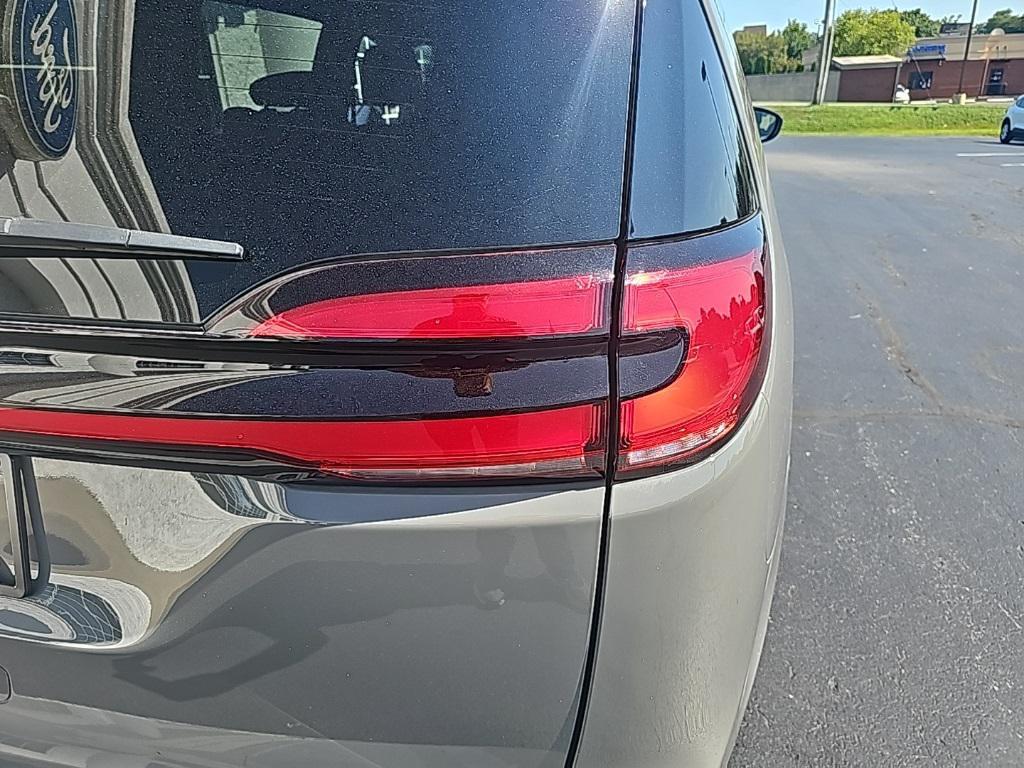used 2023 Chrysler Pacifica car, priced at $28,818