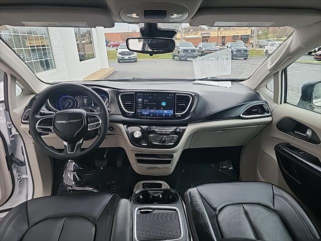 used 2024 Chrysler Pacifica car, priced at $31,998