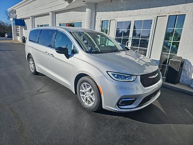 used 2024 Chrysler Pacifica car, priced at $32,998