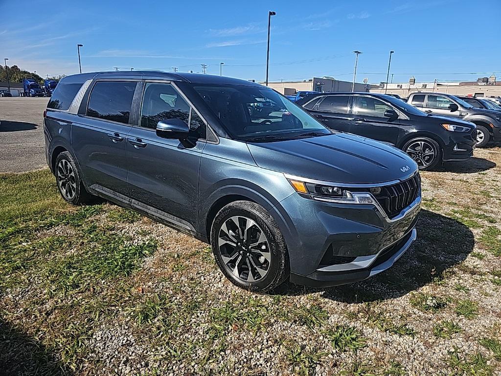 used 2024 Kia Carnival car, priced at $33,998