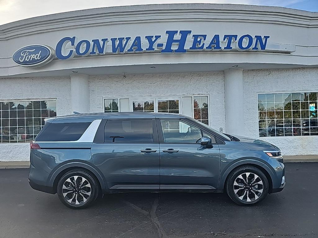 used 2024 Kia Carnival car, priced at $34,988