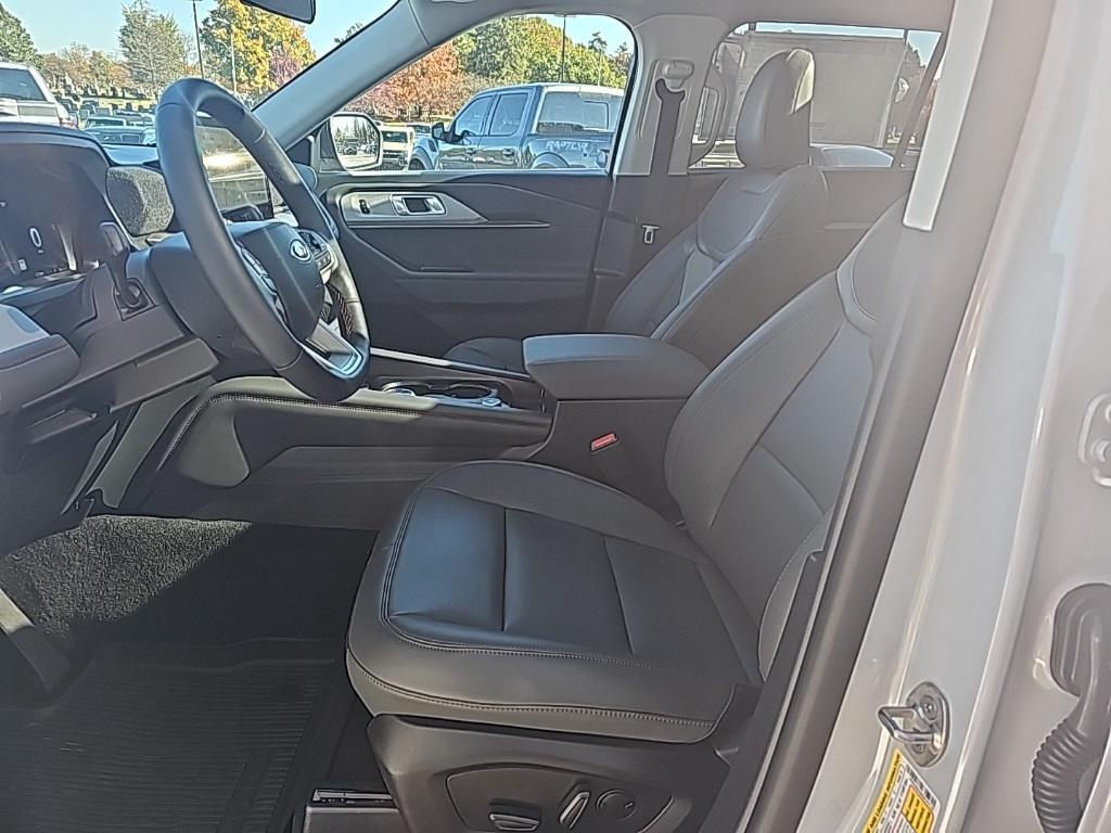 new 2025 Ford Explorer car, priced at $44,068