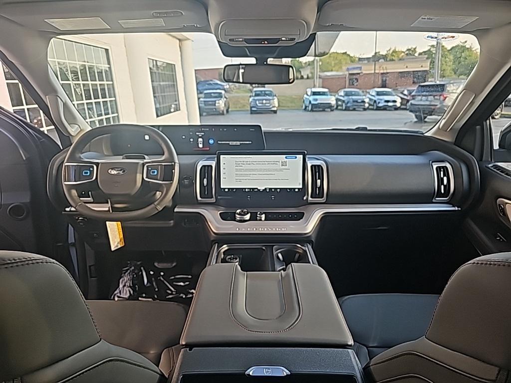 new 2025 Ford Expedition car, priced at $70,144