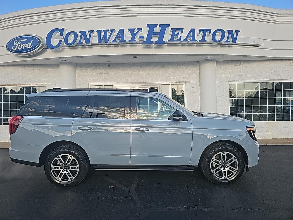 new 2025 Ford Expedition car, priced at $70,144