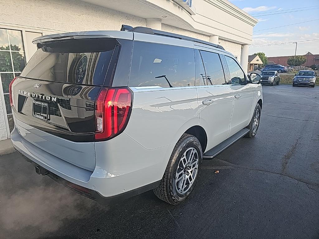 new 2025 Ford Expedition car, priced at $70,144