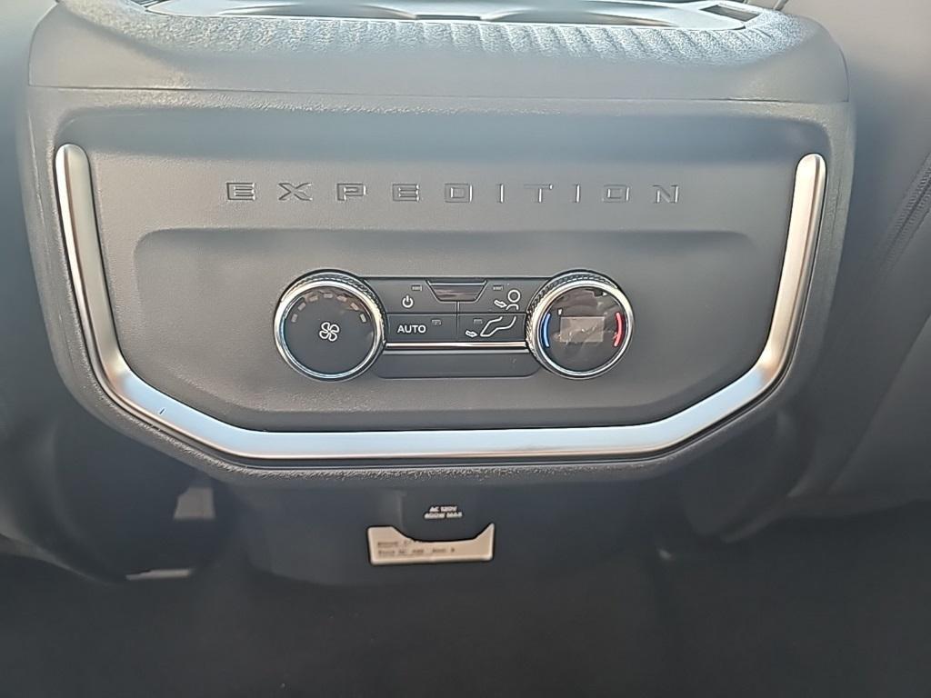 new 2025 Ford Expedition car, priced at $70,144