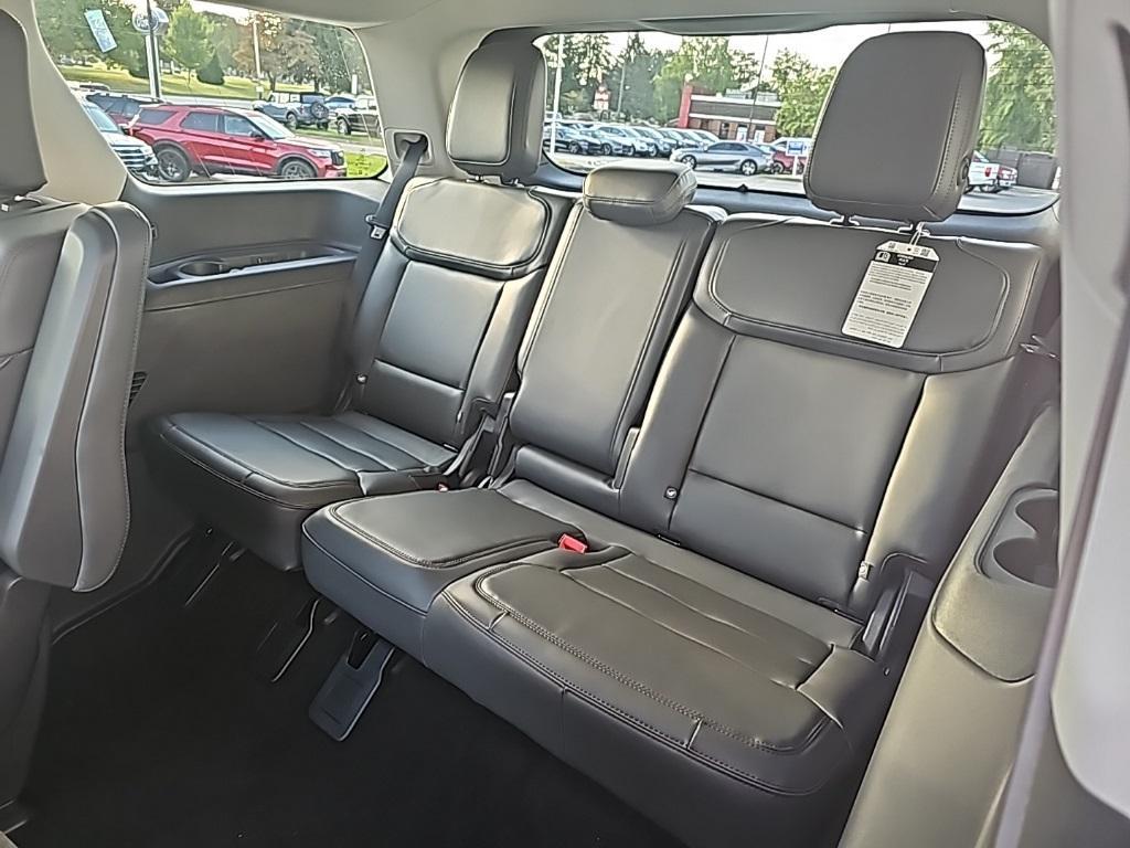 new 2025 Ford Expedition car, priced at $70,144