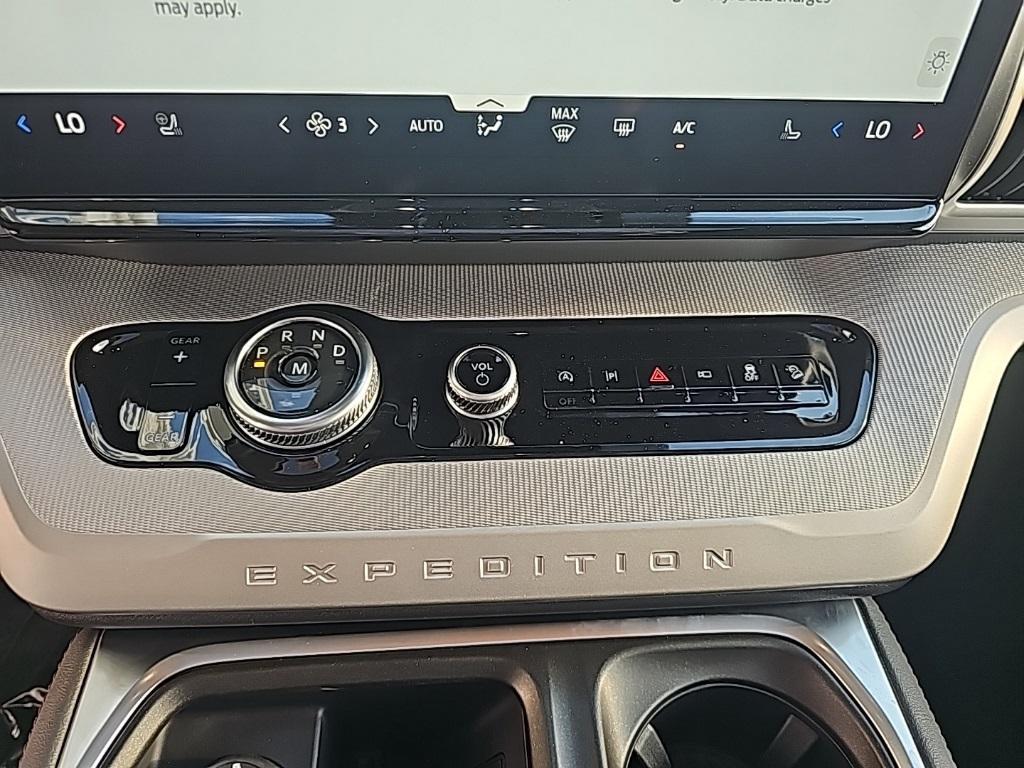 new 2025 Ford Expedition car, priced at $70,144