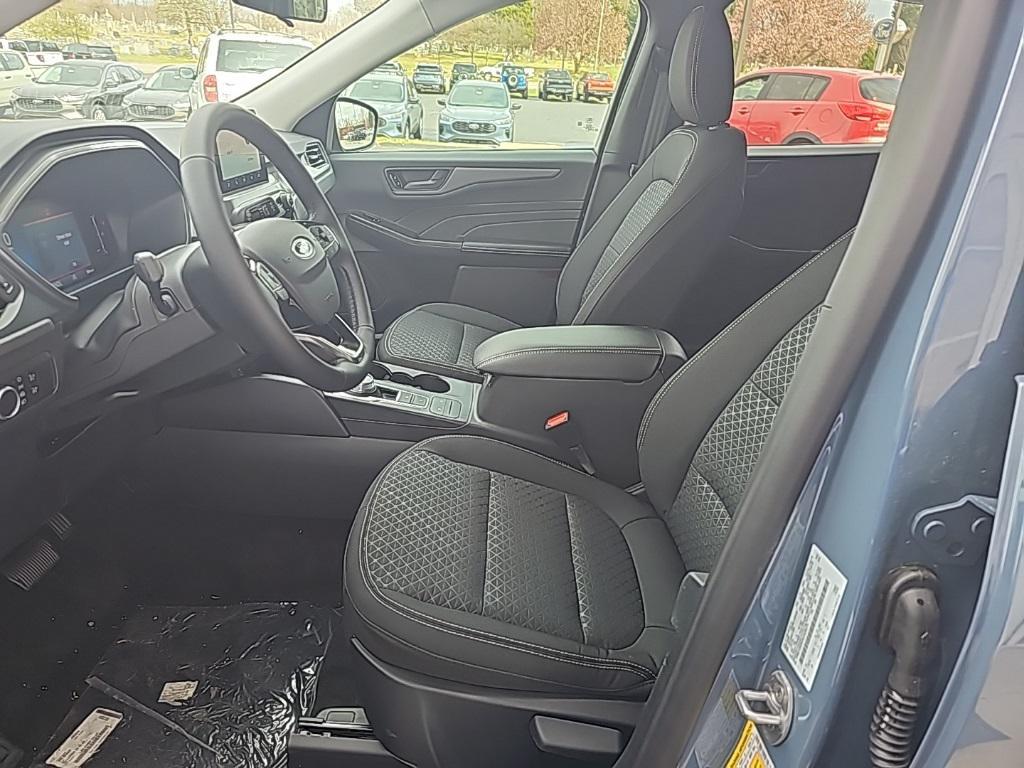 new 2025 Ford Escape car, priced at $25,554