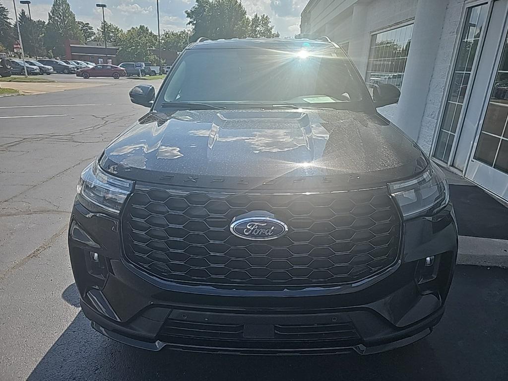 used 2025 Ford Explorer car, priced at $37,998