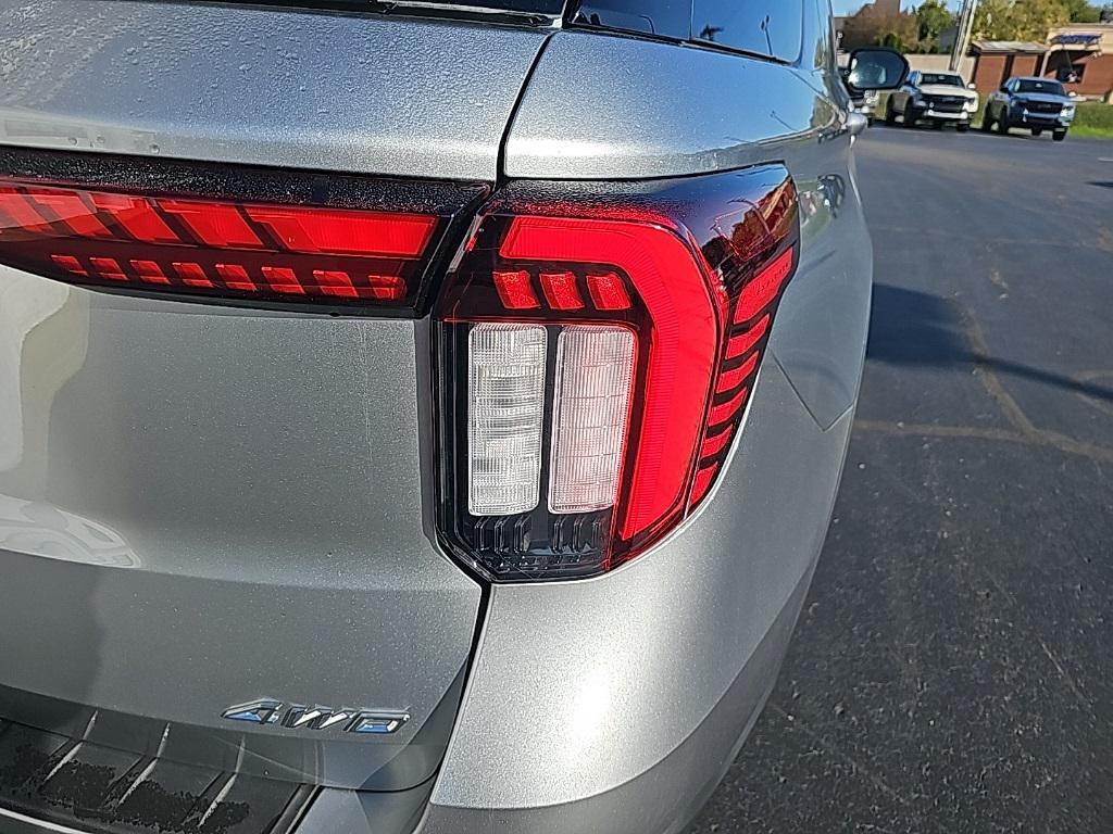 used 2025 Ford Explorer car, priced at $39,998