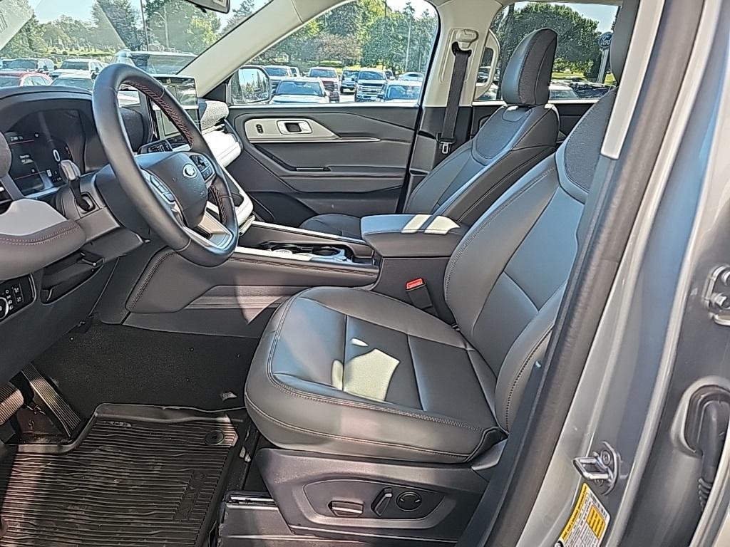 used 2025 Ford Explorer car, priced at $39,998