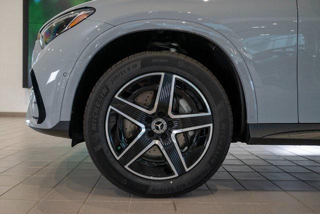 new 2025 Mercedes-Benz GLC 300 car, priced at $64,205