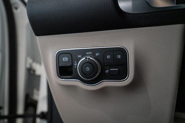 new 2025 Mercedes-Benz GLB 250 car, priced at $49,595