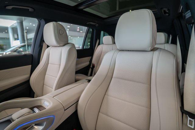 new 2025 Mercedes-Benz GLS 450 car, priced at $92,225