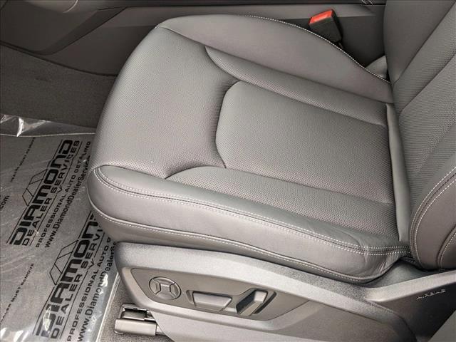 new 2025 Audi Q7 car, priced at $66,803