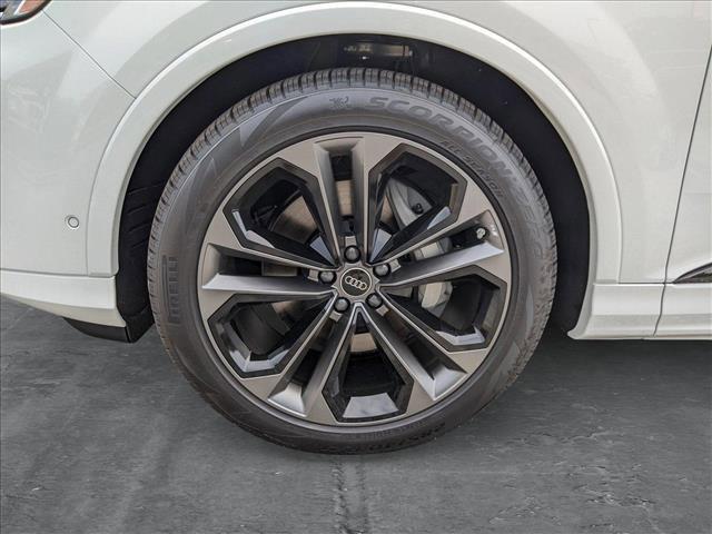 new 2025 Audi Q7 car, priced at $67,968
