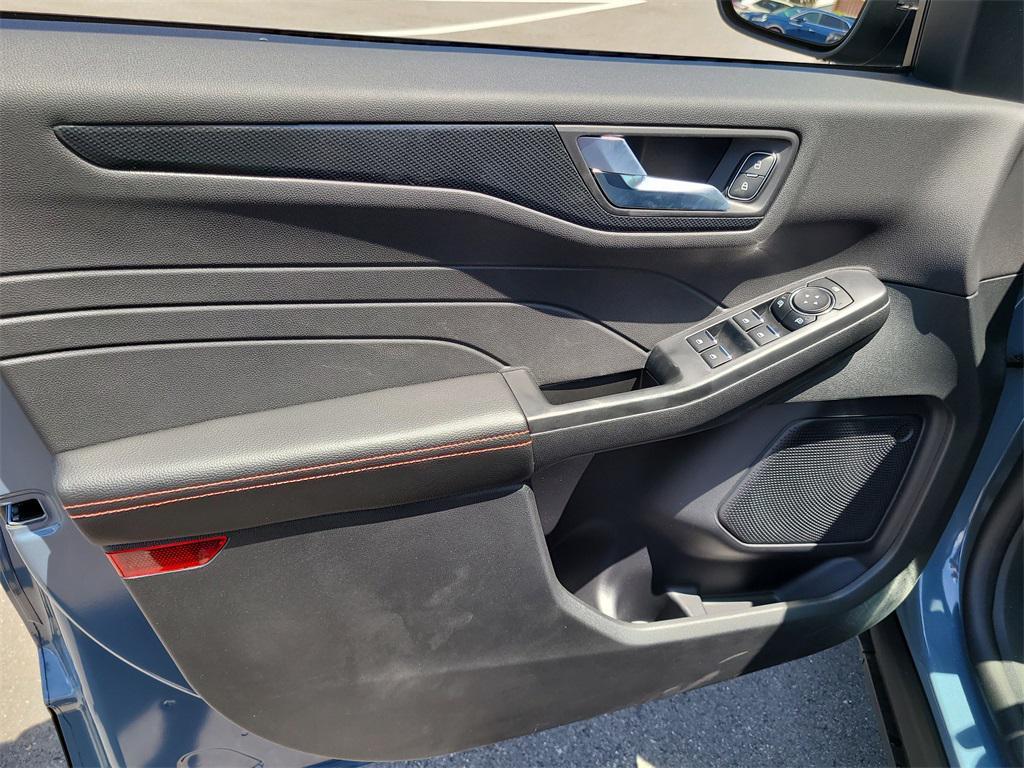 new 2025 Ford Escape car, priced at $30,052