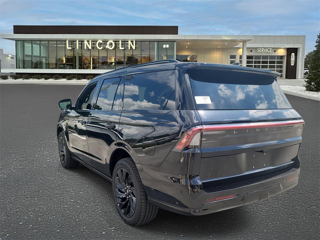 new 2025 Lincoln Navigator car, priced at $102,182